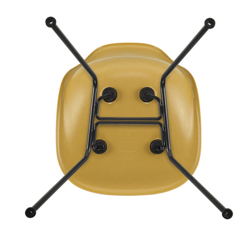 Cadeira Eames em Fibra de Vidro DSX / Base Preta
